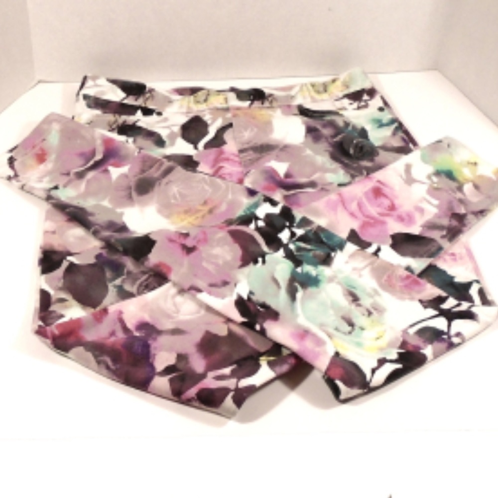 HUE Floral Print Leggings